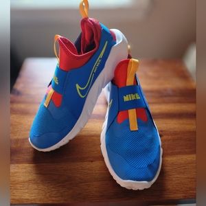 Like New-Nike Youth (Big Kids) Flex Runner 2 size 5.5 Bright Blue/Red ⚡⚡⚡